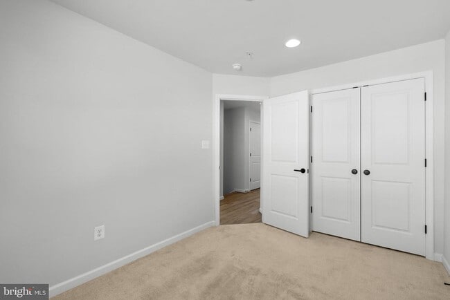 Building Photo - 257 Redpoll Alley