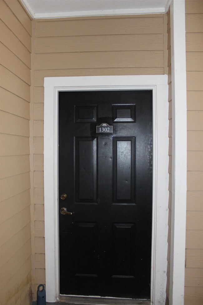 Building Photo - 2801 Chancellorsville Dr