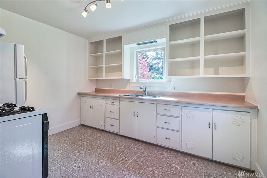 Building Photo - 719 Division St NW