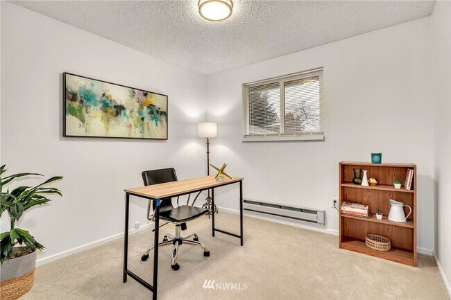 Building Photo - CLICK "REQUEST A TOUR" NOW!