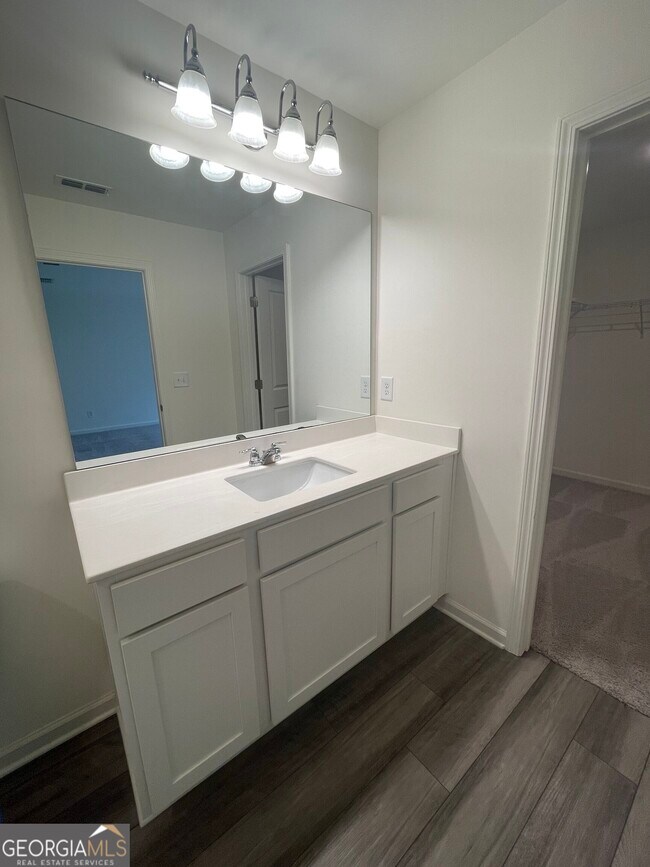 Building Photo - 35118 Condor Ct