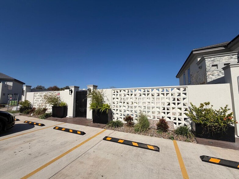 Building Photo - 2222 Corales St