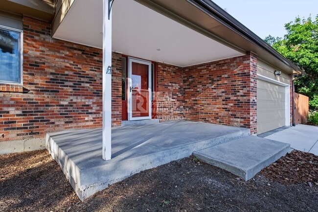 Building Photo - 660 Omega Ln