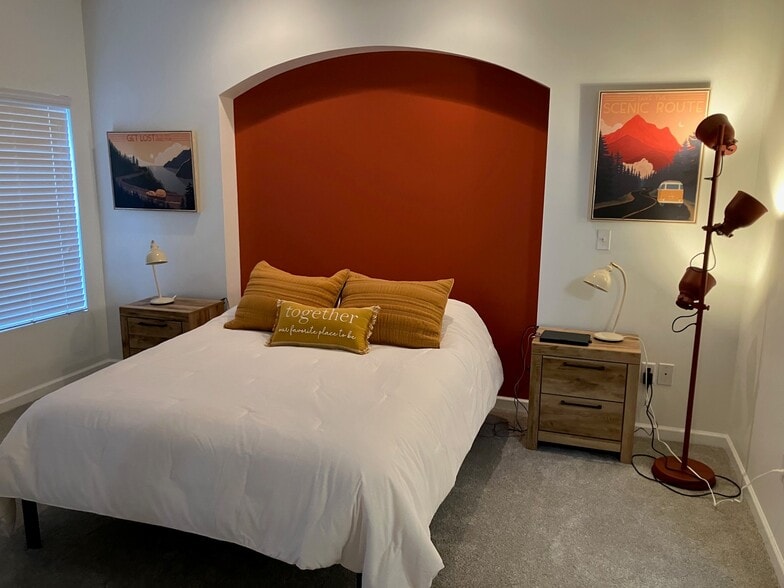 Building Photo - 5470 Nottinghamshire Ln