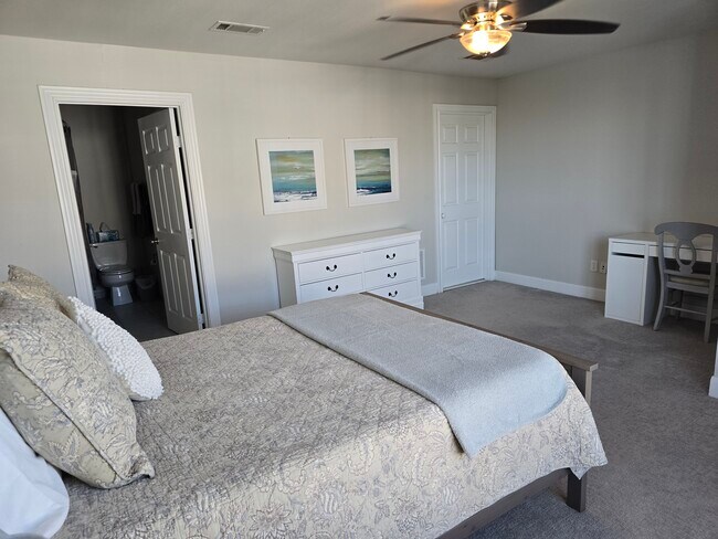 Primary Bedroom - 801 Luther St W