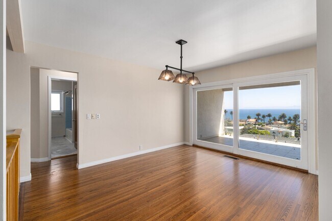 Building Photo - Ocean views from every room!