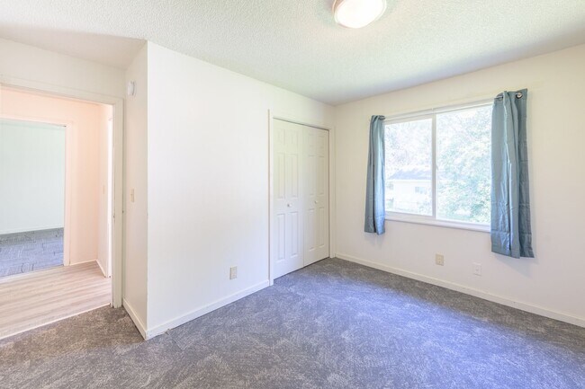 Building Photo - 6124 73rd Ave N