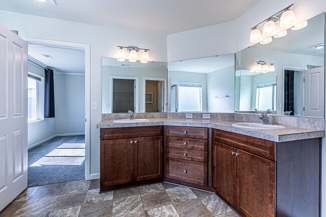 Building Photo - Amazing 4 bedroom home in Stewart Crossing!