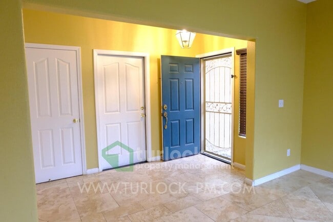 Building Photo - 3910 Mira Sol Dr