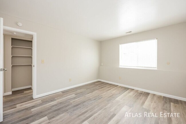 Building Photo - 3310 Cochran Dr