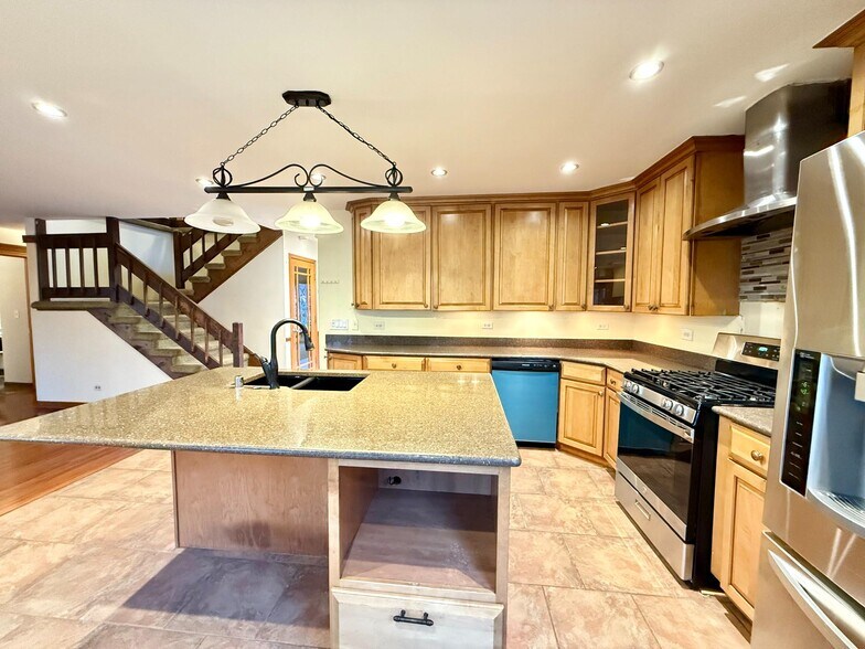 Building Photo - 1205 N Scarlet Ct