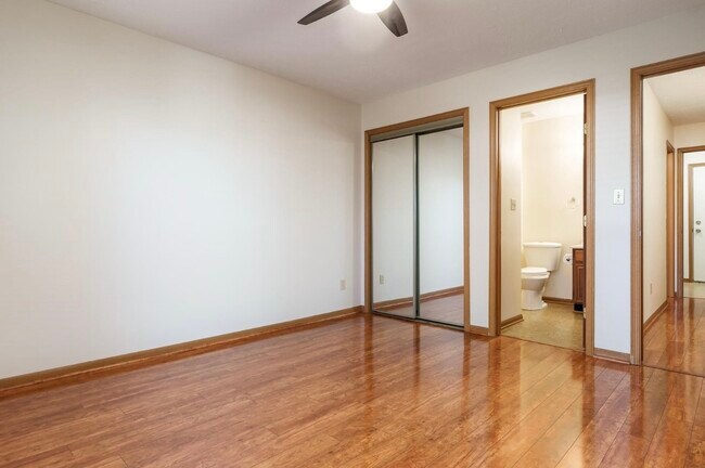 Building Photo - 5874 Beechwood Dr