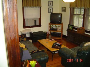 Building Photo - 2 Bedroom Apartment in Heart of Oakley