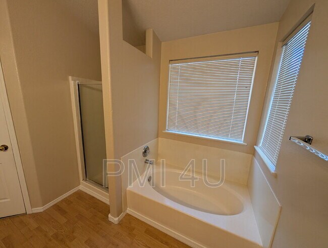 Building Photo - 9800 Kokopelli Dr NW