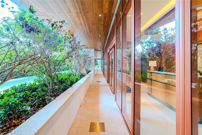 Building Photo - 2678 Tigertail Ave