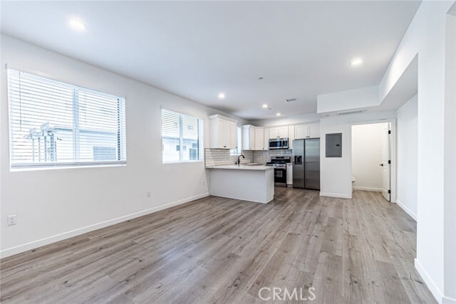Building Photo - 14944 Moorpark St