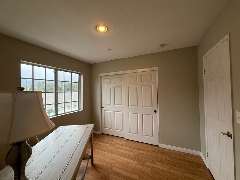 Building Photo - 4692 Carpinteria Ave