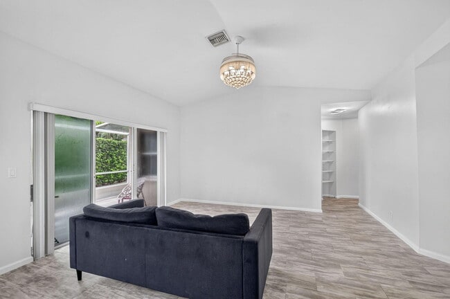 Building Photo - 208 Caribe Ct