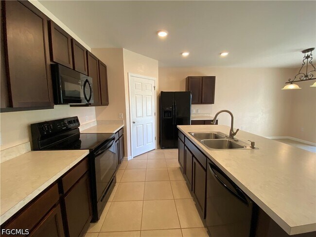 Building Photo - 3425 Cancun Ct