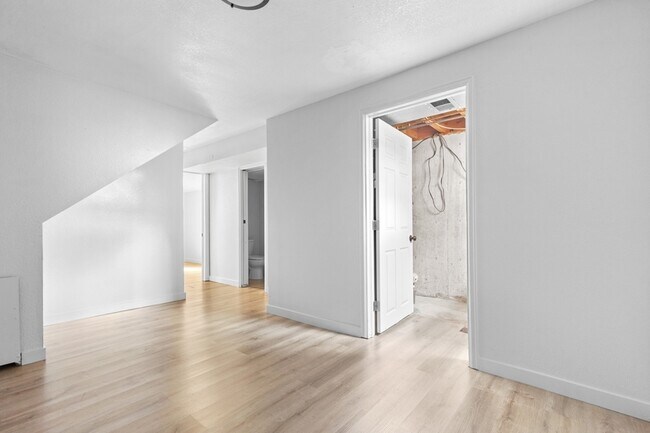 Building Photo - 2250 Billings St