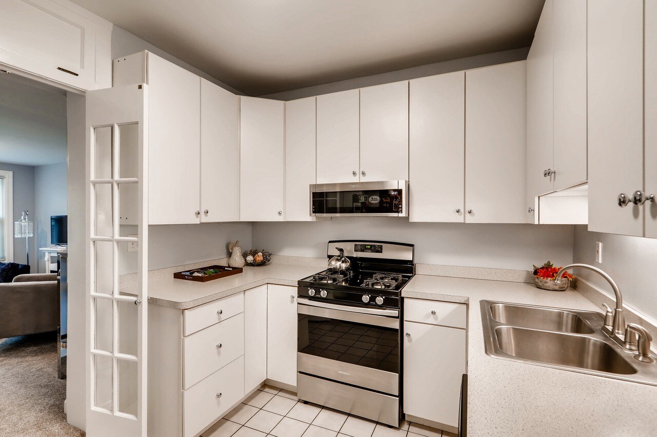 Building Photo - 2549 W Winnemac Ave