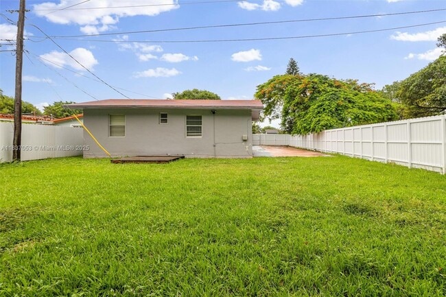 Building Photo - 3240 SW 69th Ave