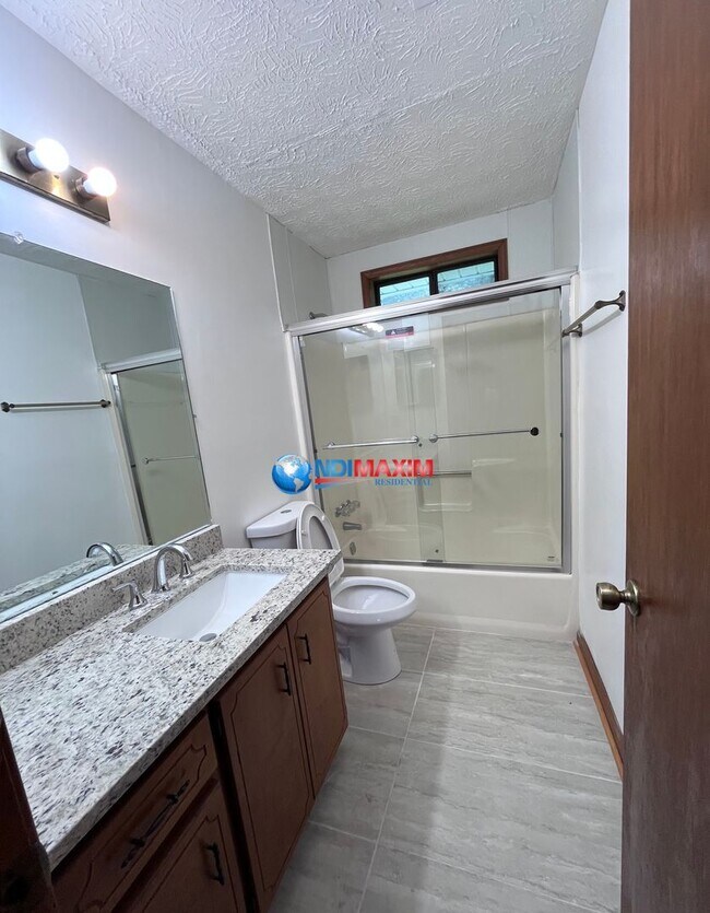 Building Photo - Renovated ranch in the SPRAYBERRY cluster ...