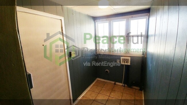 Building Photo - 217 D St E