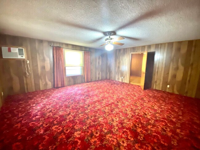 Building Photo - HUGA, Adorable 4 bedroom 3 bath home plus bonus room! MUST SEE to appreciate!