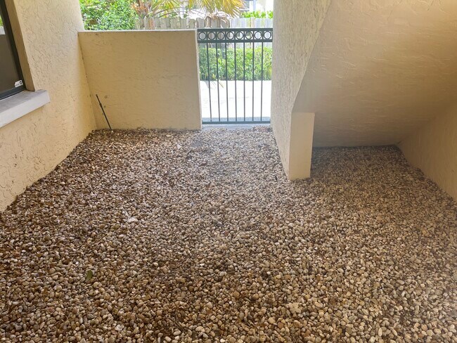 Building Photo - 1815 S Olive Ave