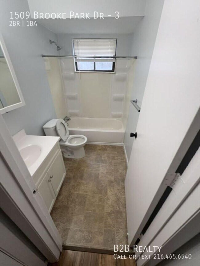 Building Photo - 1509 Brooke Park Dr