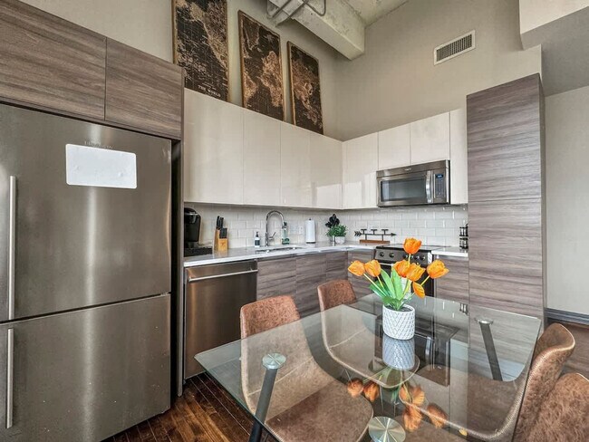 Building Photo - 500 S Ervay St