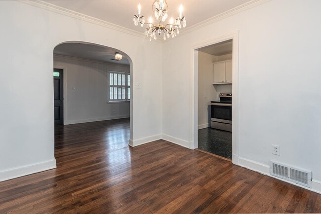 Building Photo - 537 Eastbourne Pl