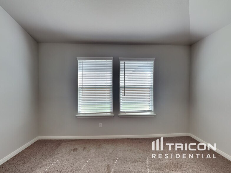 Building Photo - 5803 Zoey Wy