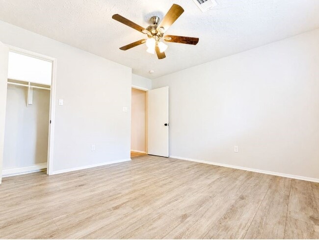 Building Photo - 12035 Barrett Brae Dr