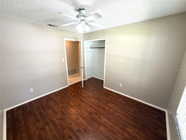 Building Photo - 309 Buttonwood Dr