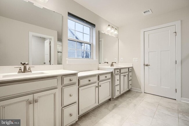 Building Photo - 13605 Otono Dr