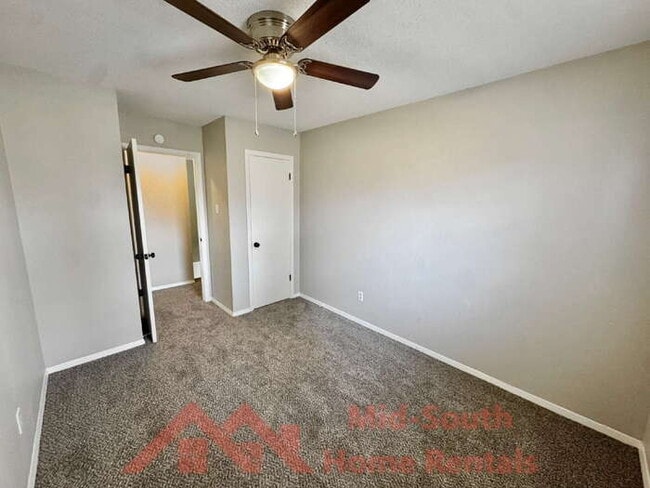 Building Photo - 1742 E Holmes Rd