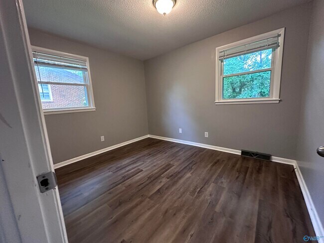 Building Photo - 3304 Caywood Dr NW