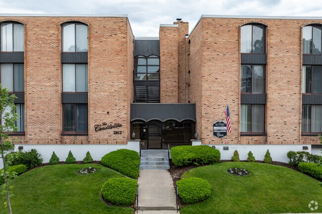 Entrance - Candlelite Apartments