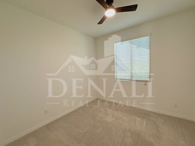 Building Photo - 11326 E Unger Ave