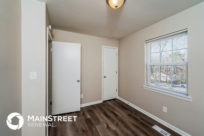 Building Photo - 1405 Highland Dr
