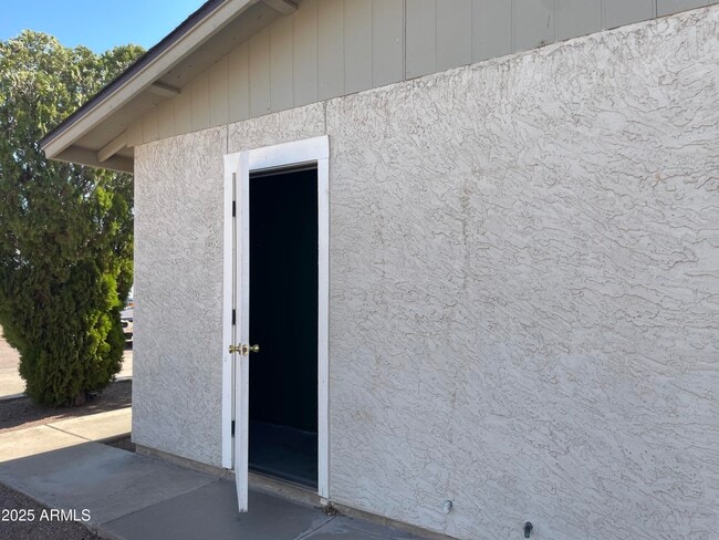 Building Photo - 143 S Mountain Rd