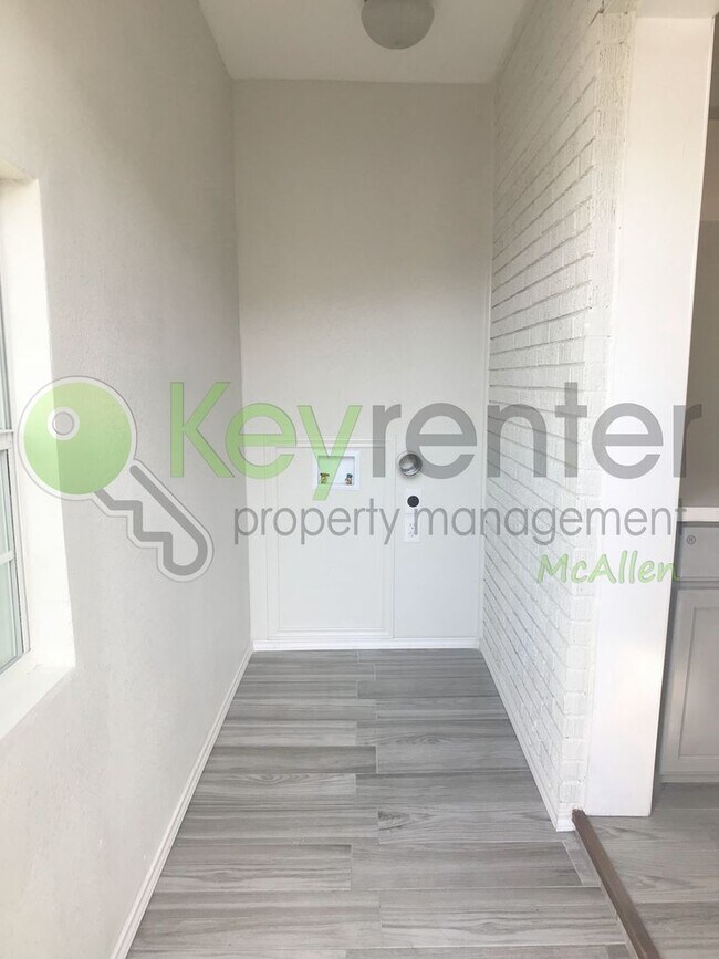 Building Photo - 2Bed/1Bath w/office in Central Mcallen ( Laurel and 10th )