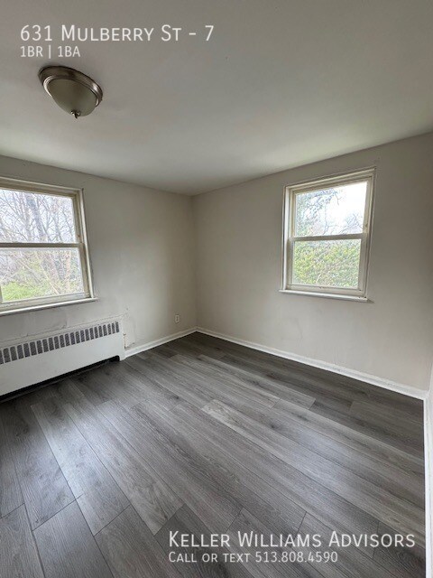 Building Photo - 631 Mulberry St