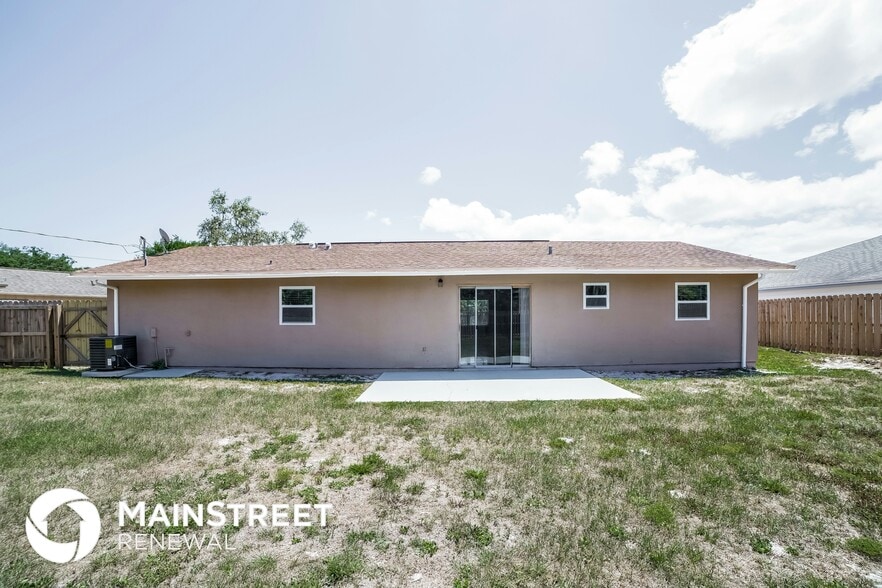 Building Photo - 2285 Kent St NE