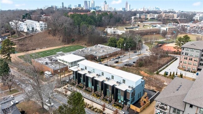 Building Photo - 816 Berne St SE