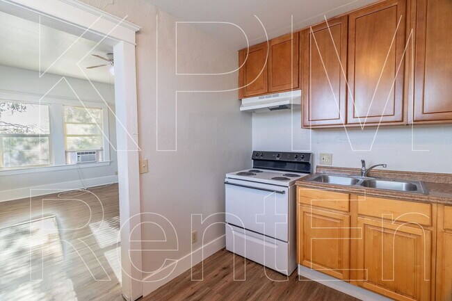 Building Photo - 121 E Lockeford St