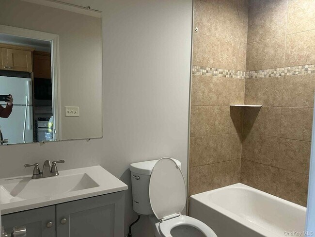Building Photo - 16 Schneider Ave