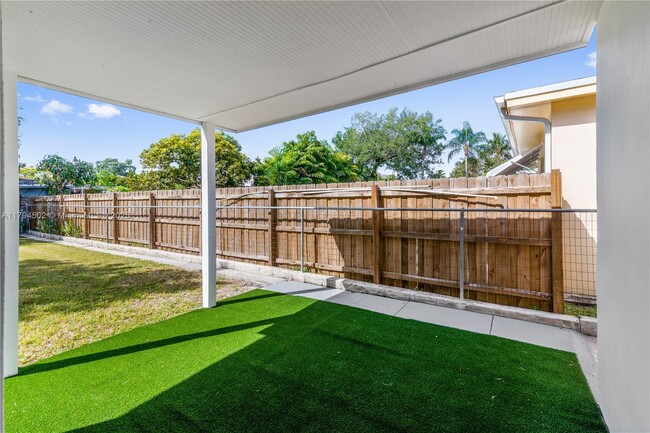 Building Photo - 6330 SW 27th St